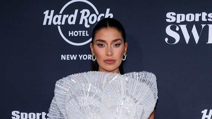 Nicole Williams English.